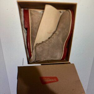 Clarks Originals Desert mali mens boots taupe, red soles new size 11
